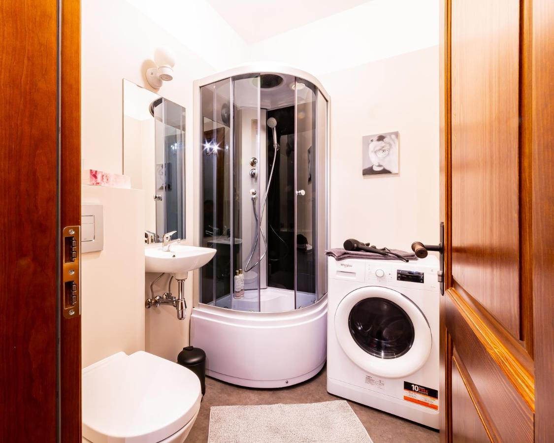 Gourmet Storie'S Ap 68Sqm Renovated Free Parking Apartment รีกา ภายนอก รูปภาพ